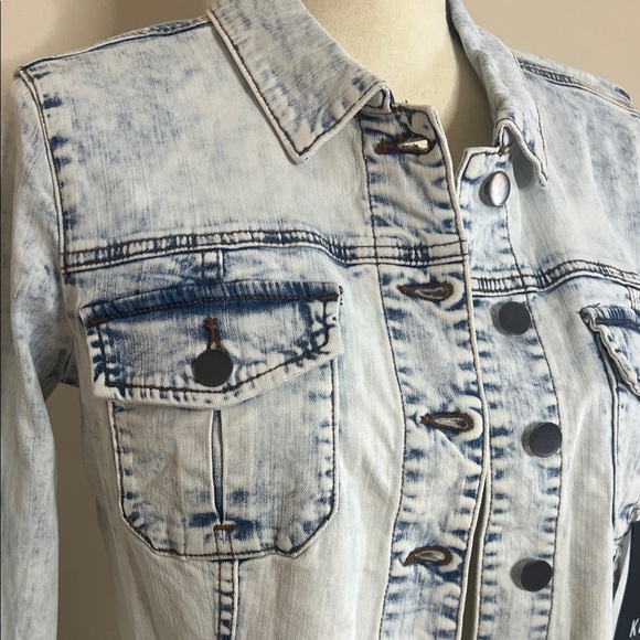 😊👖💙🥶Kut from the Kloth Light Wash Denim Jacket - Picture 5 of 13